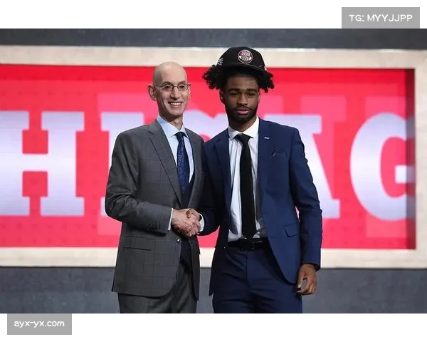 科比·怀特腿伤恢复情况不明 是否能出战揭幕战仍待观察 科比·怀特腿伤恢复情况不明 是否能出战揭幕战仍待观察