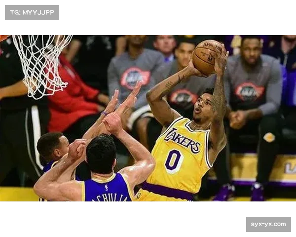 科尔留任定心丸:勇士教练组变动与残阵体系调整方向 科尔留任定心丸:勇士教练组变动与残阵体系调整方向